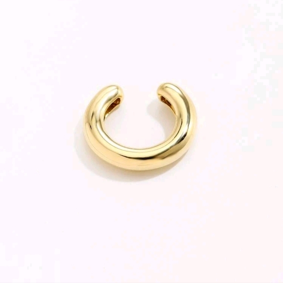 💥LAST ONE💥14k Gold Plated Minimalist Ear Cuff, unisex - Picture 2 of 3